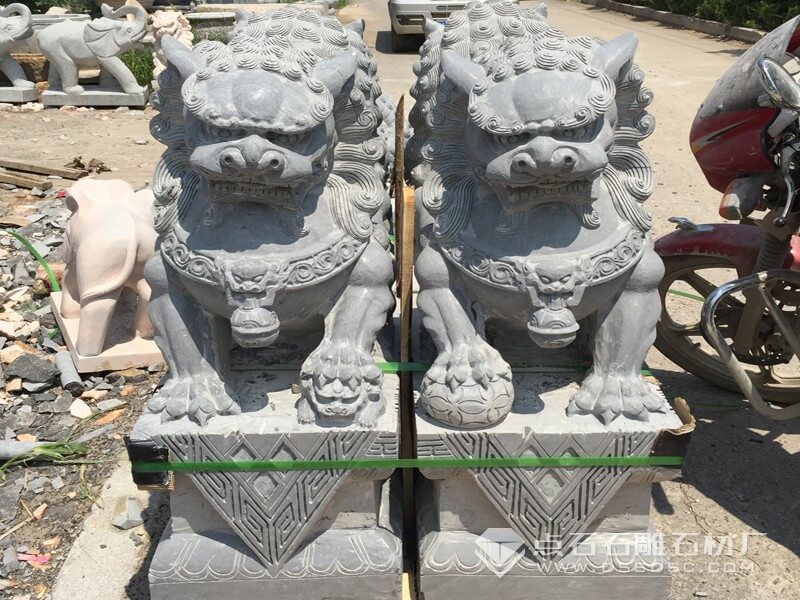 ʯ��ʨ�� ��ʯʨ��